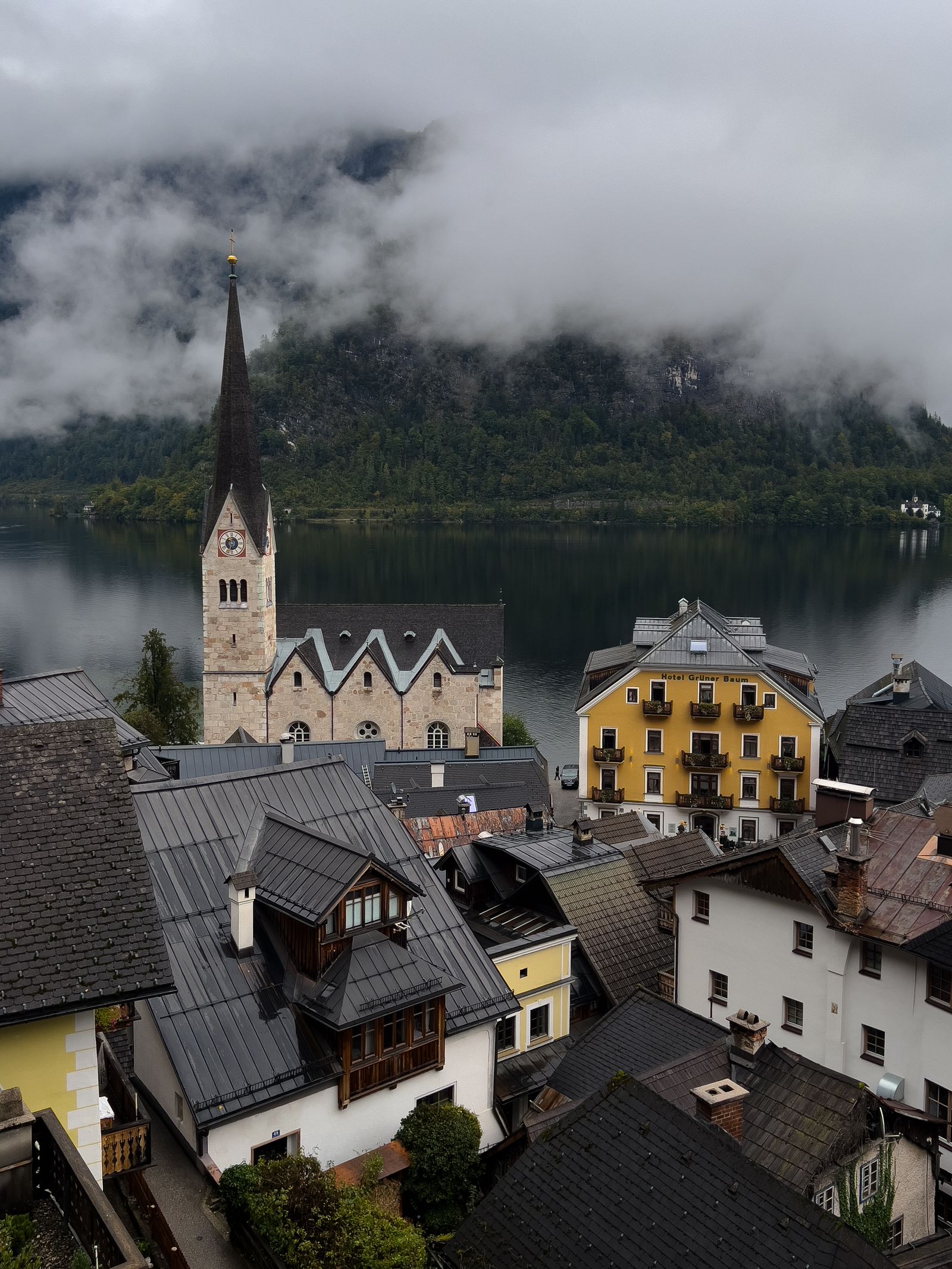 Zum Abschluss der Route: der Hallstätter See mit Übernachtung.