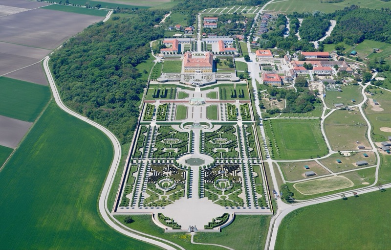Barockgarten und Schloss Hof